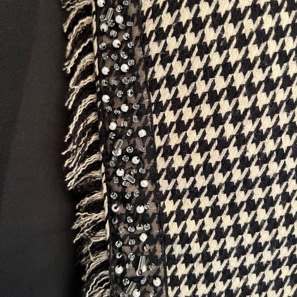 Houndstooth blazer with beads and pearl buttons - Picture 8 of 15